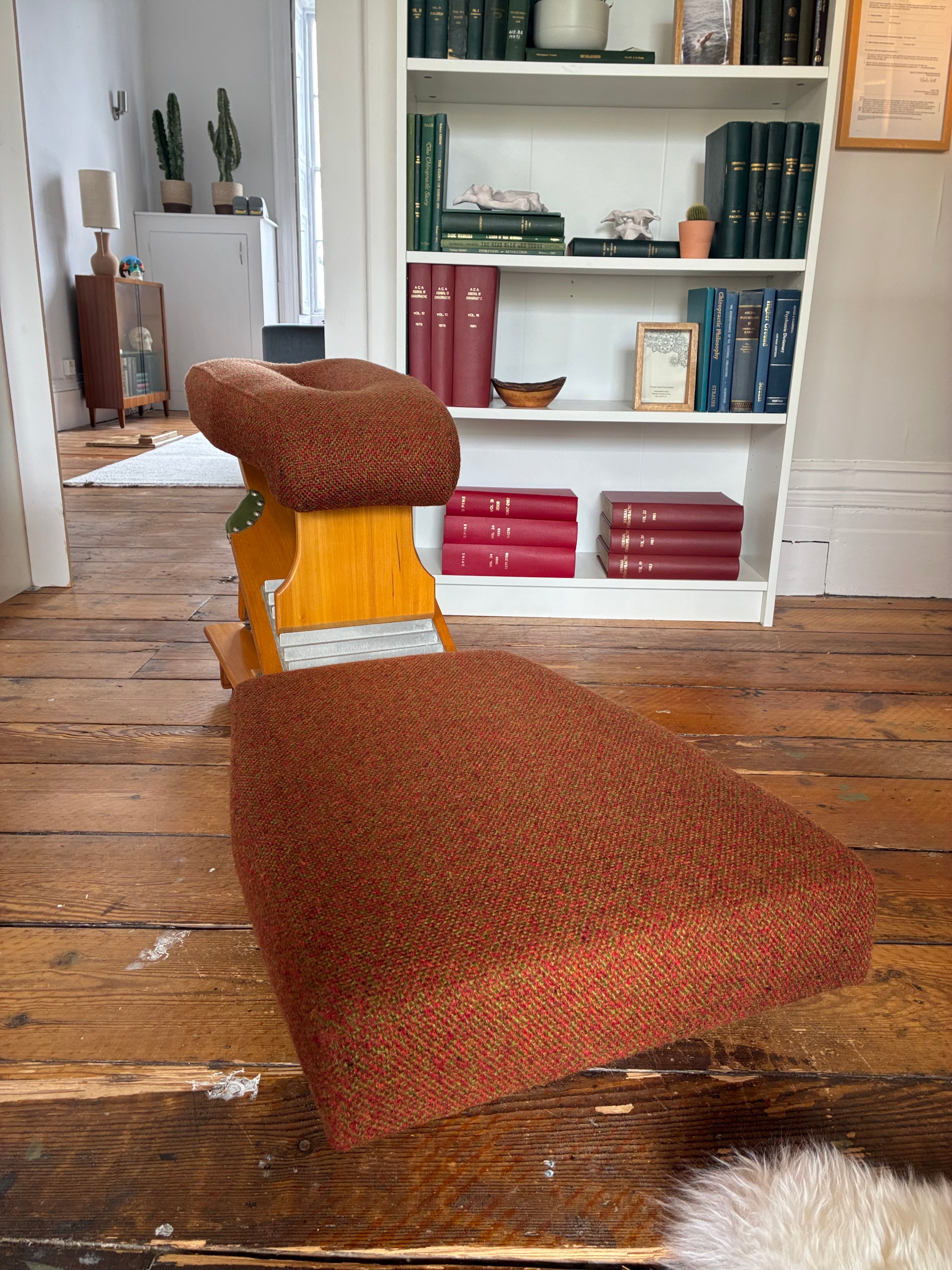 Lloyd Knee-Chest Table