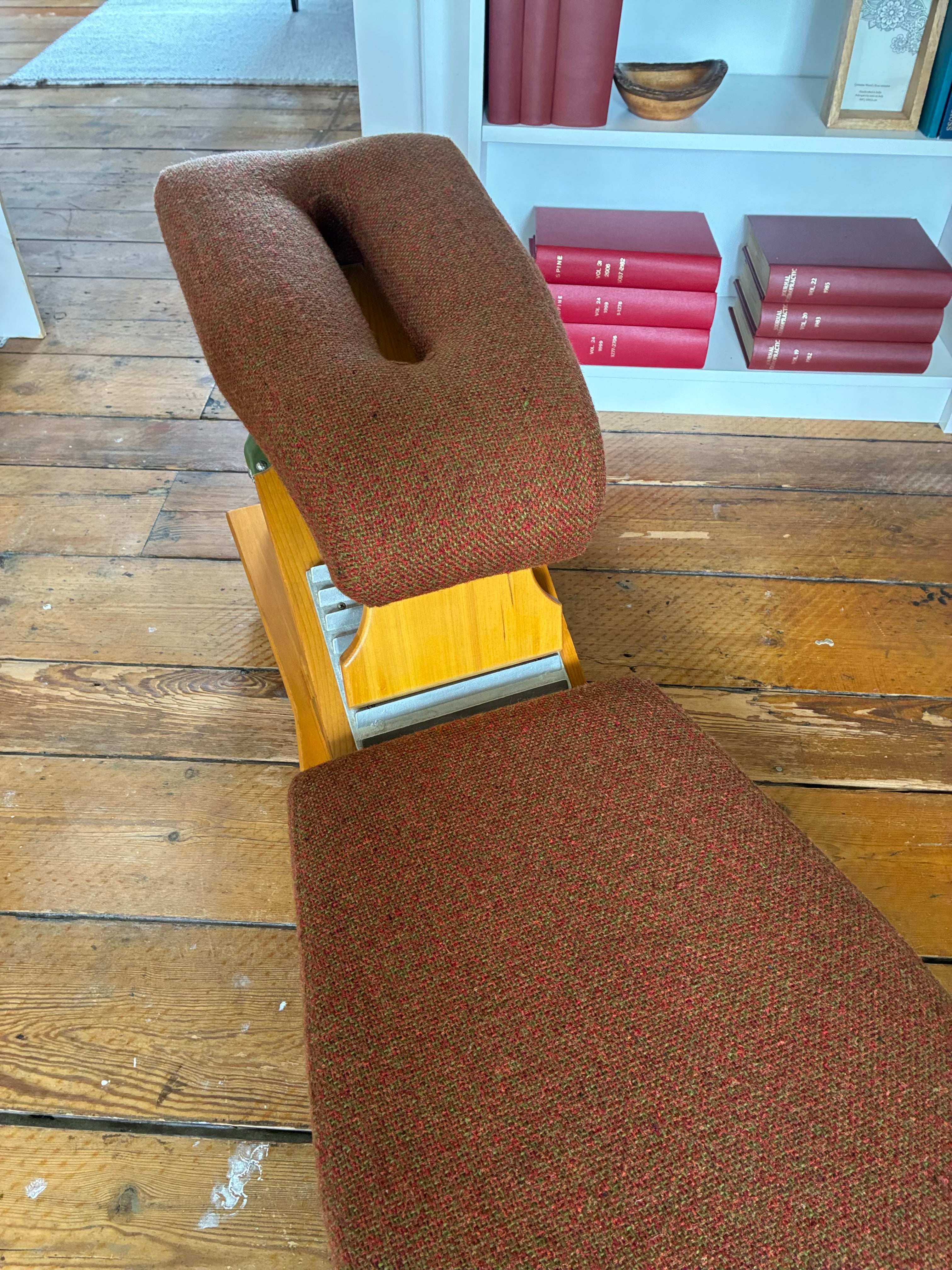 Lloyd Knee-Chest Table