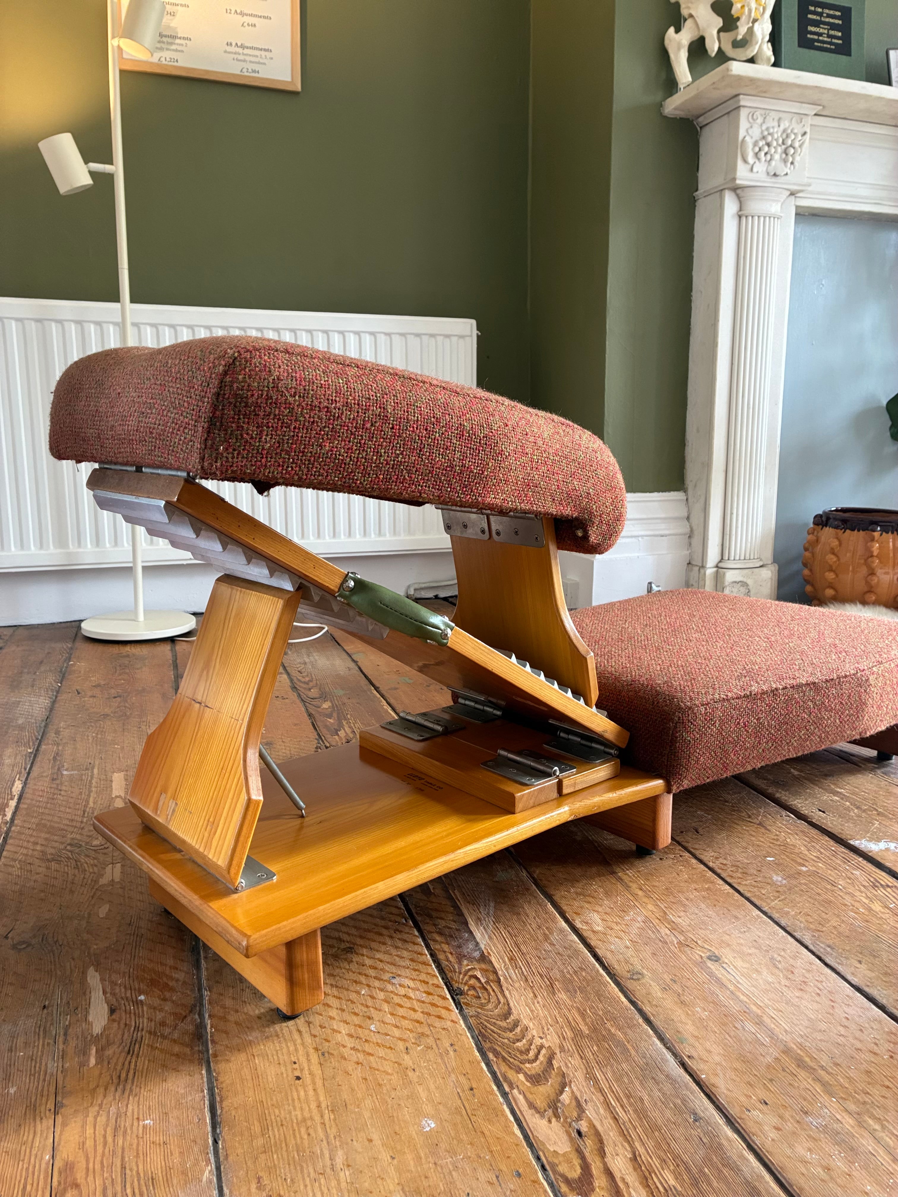 Lloyd Knee-Chest Table