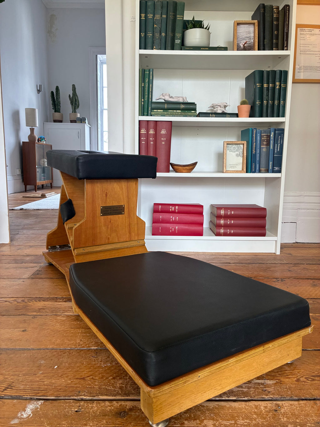 Hillyer Knee-Chest Table