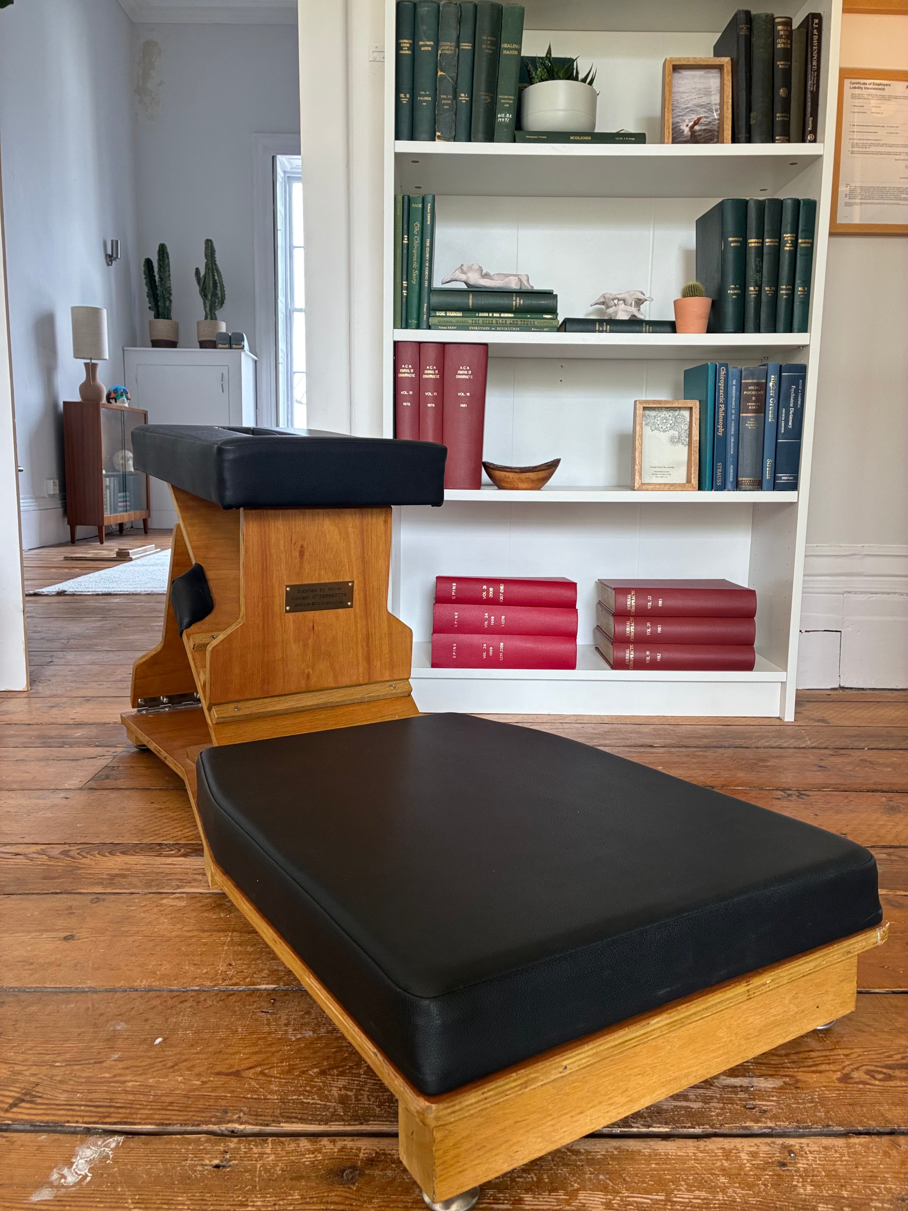 Hillyer Knee-Chest Table