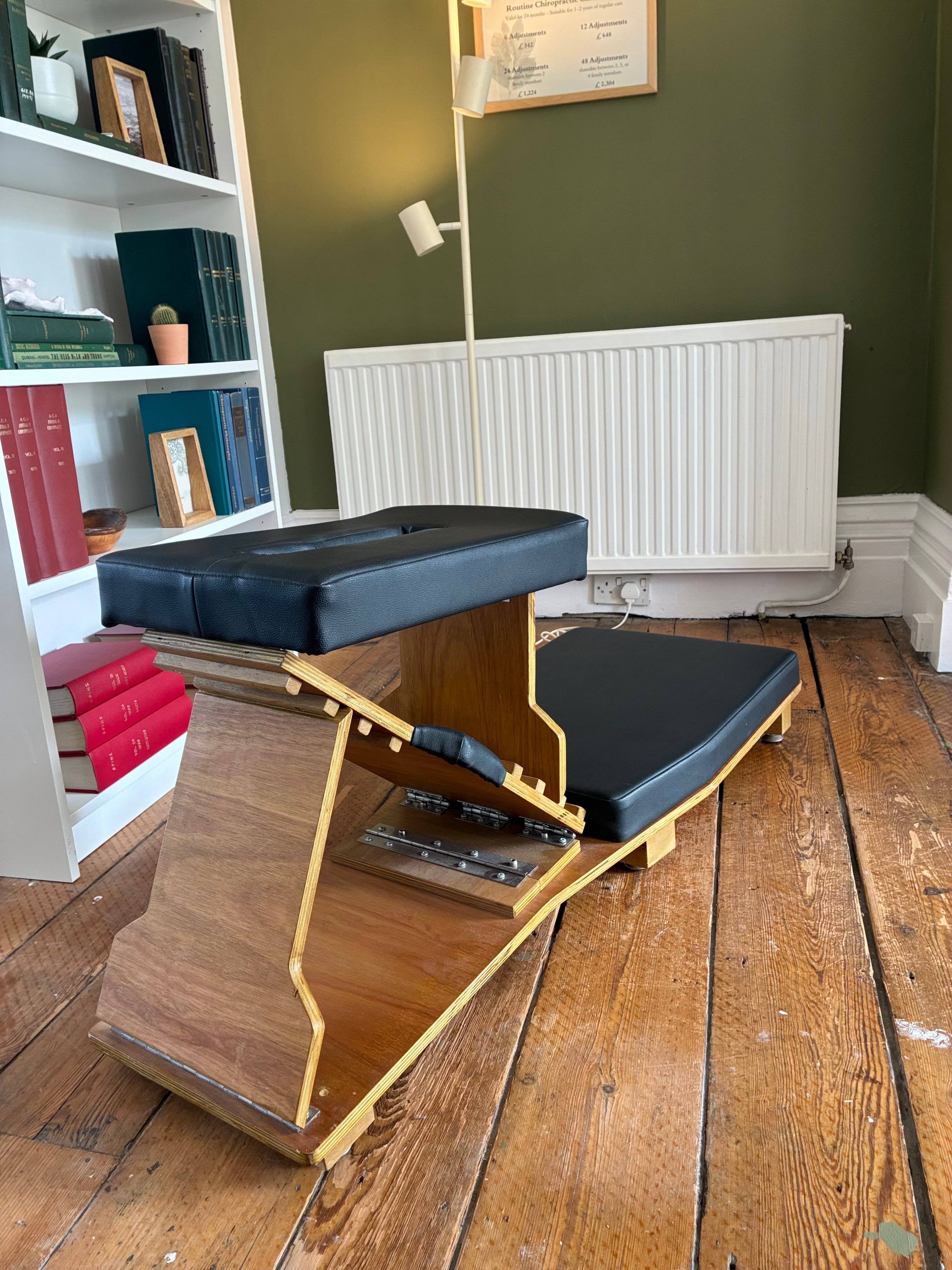 Hillyer Knee-Chest Table